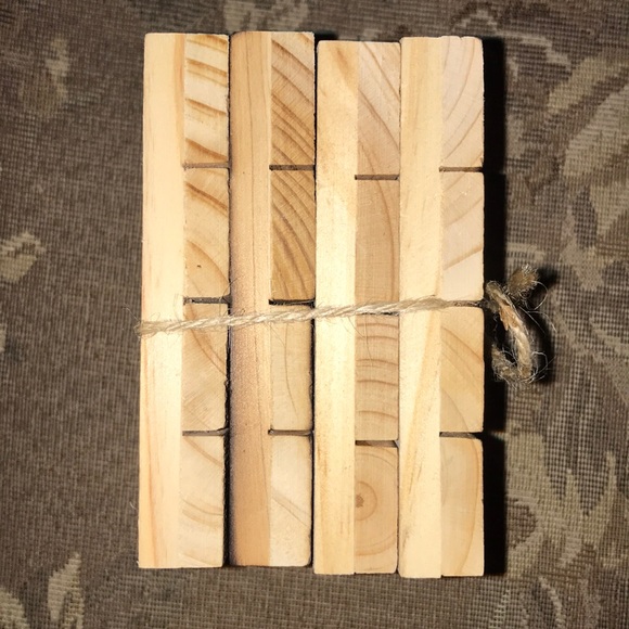 HP NWT Wine Coasters Wooden Pallet Sip Happens Set - Picture 2 of 3